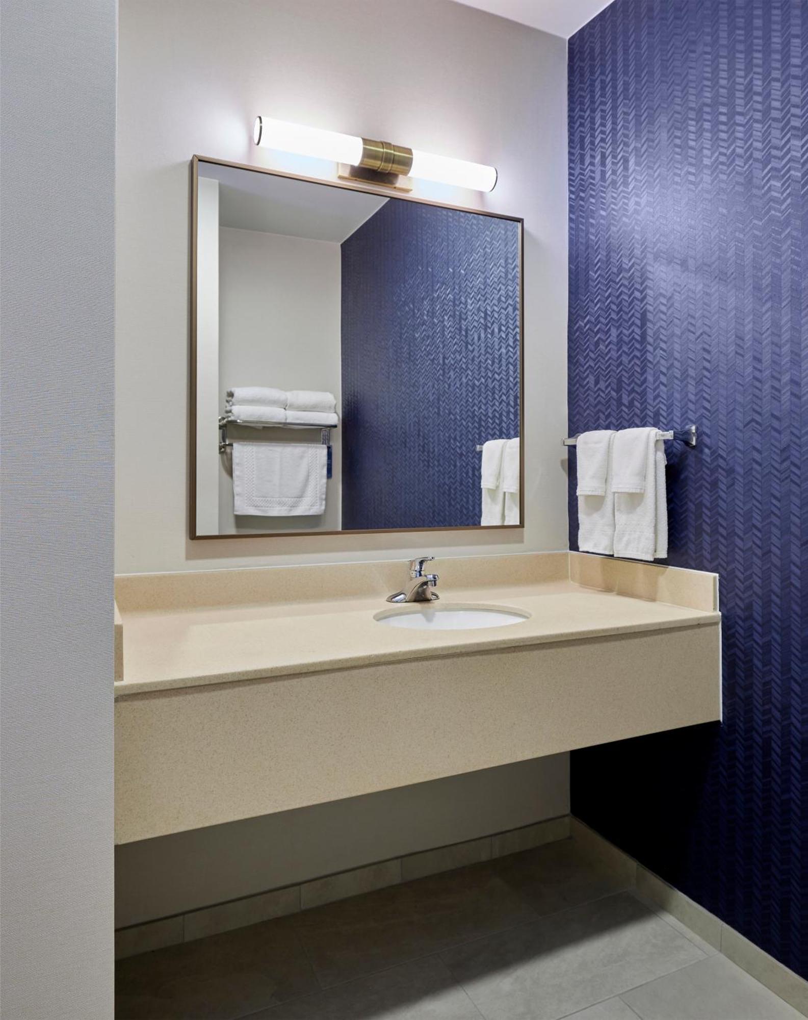 Fairfield Inn & Suites Burlington Ngoại thất bức ảnh