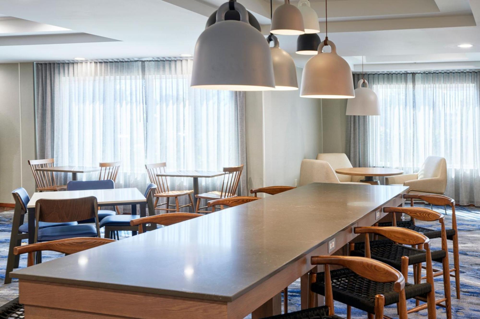 Fairfield Inn & Suites Burlington Ngoại thất bức ảnh