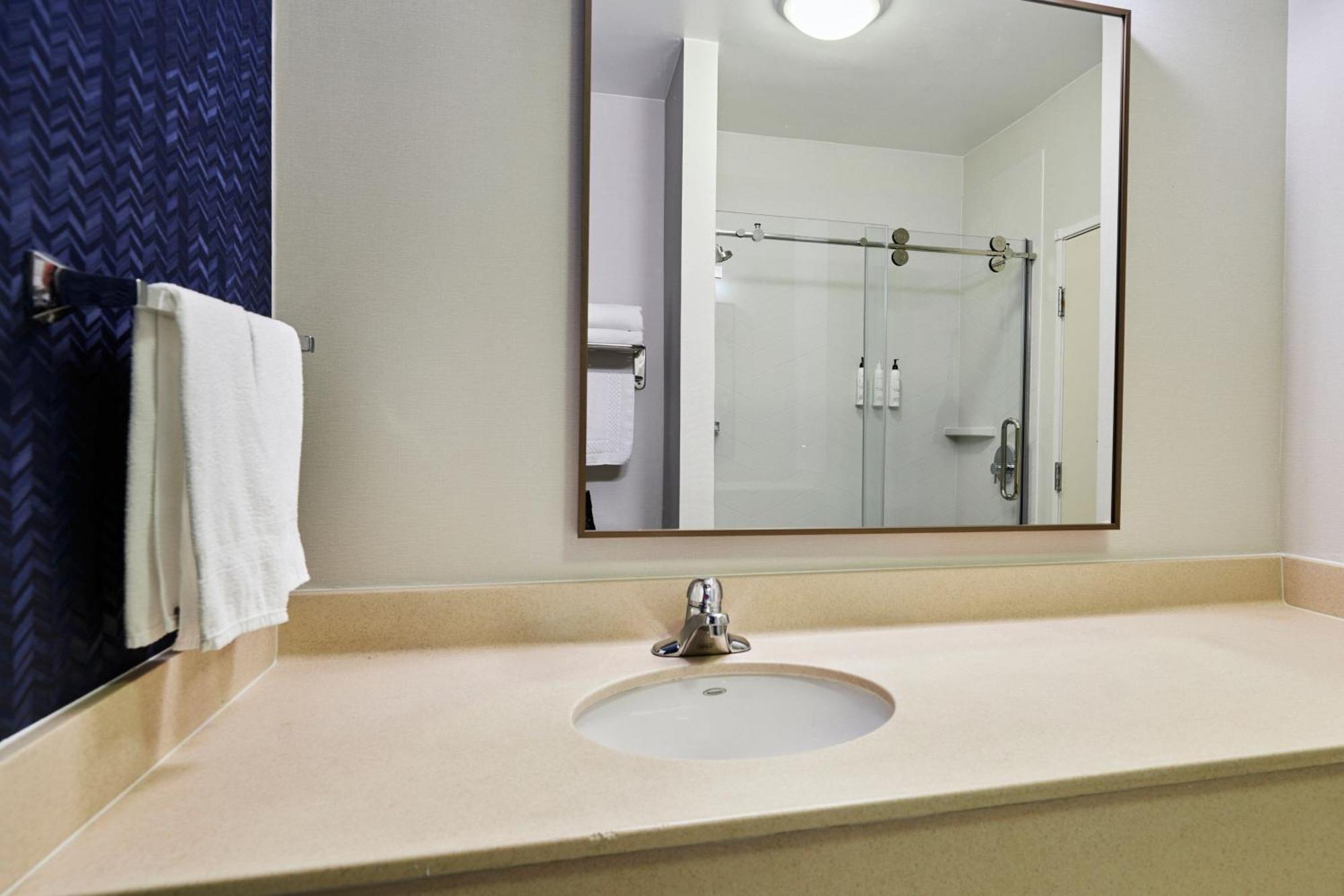 Fairfield Inn & Suites Burlington Ngoại thất bức ảnh