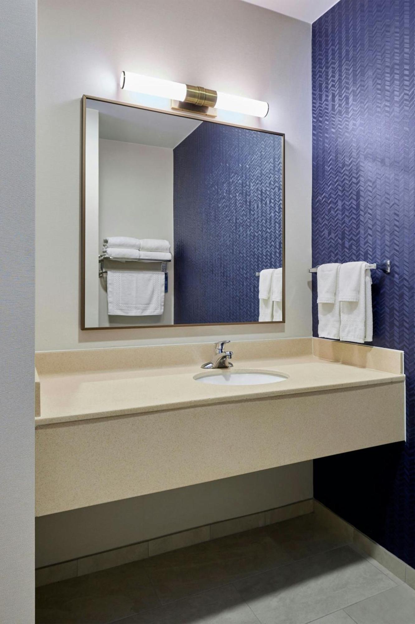 Fairfield Inn & Suites Burlington Ngoại thất bức ảnh