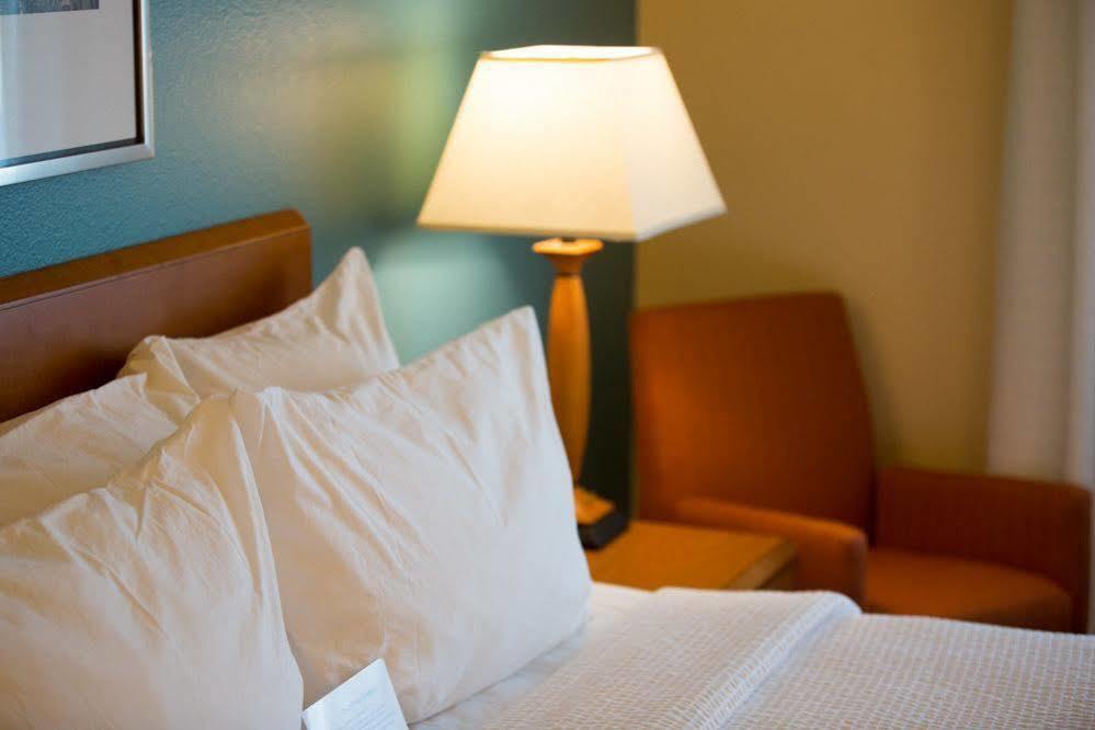 Fairfield Inn & Suites Burlington Ngoại thất bức ảnh