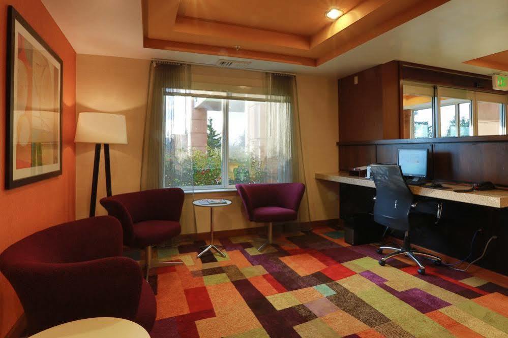 Fairfield Inn & Suites Burlington Ngoại thất bức ảnh